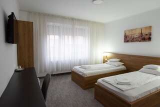 Отель Carnival City Hotel Oradea Орадя Стандартный двухместный номер с 2 отдельными кроватями-7